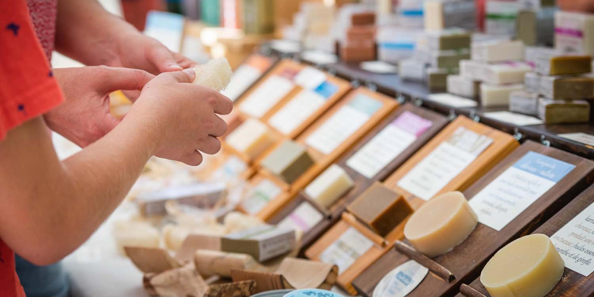 Stand Savonnerie locale sur le arché artisanal Entremont le Vieux